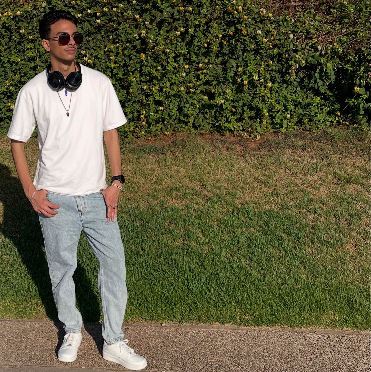 EtherNox0's tweet image. Chillin’ with the vibes 🌿🎧 #RealStyle #Fashion #StreetStyle #CasualLook #Vibes #OOTD #StyleInspo #Selfie #InstaFashion #Cool #Trendy #OutfitOfTheDay #Fashionista #DailyLook #StreetWear #Chill