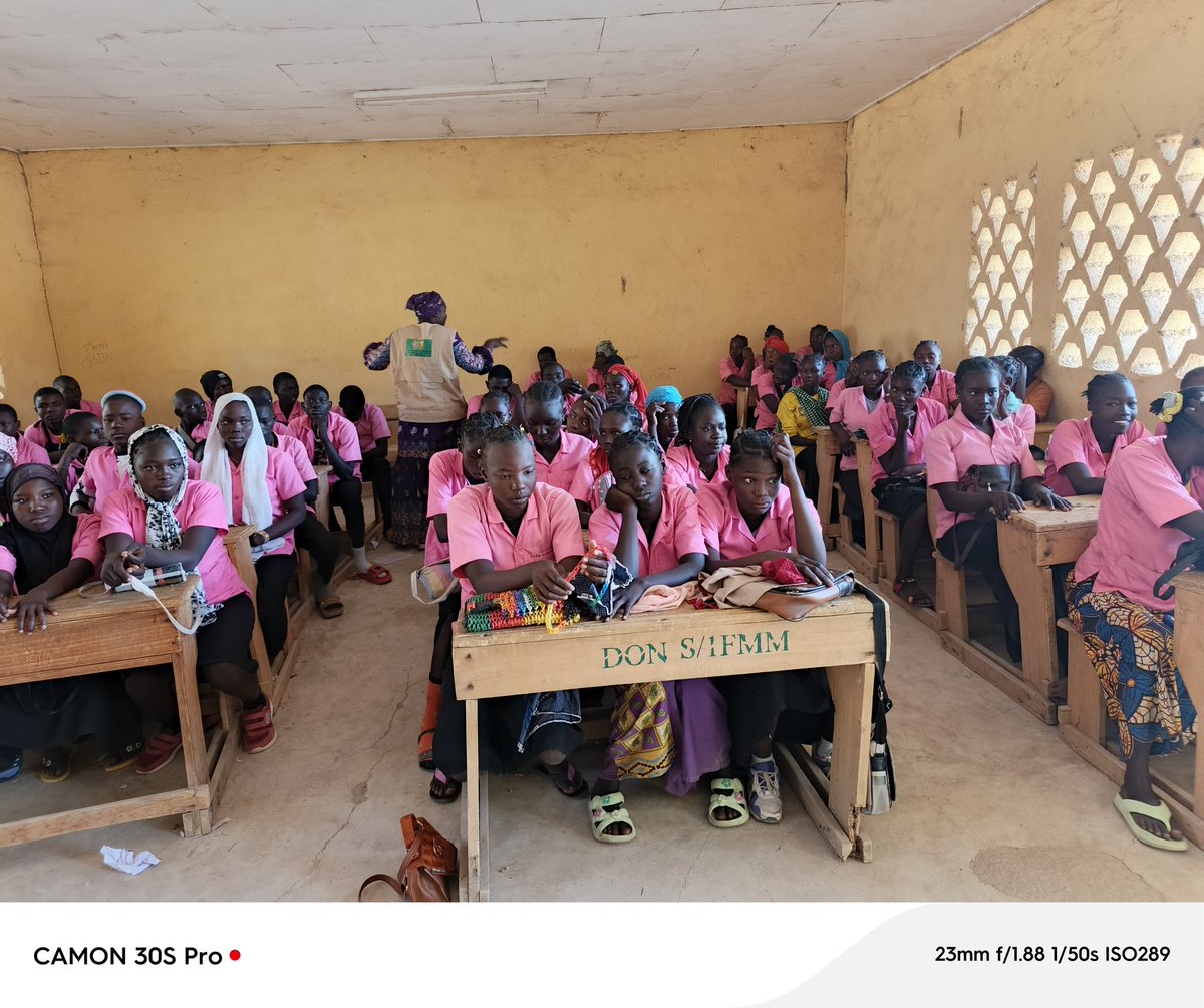 Journée internationale de la fille ! Nous célébrons les filles qui osent, qui innovent et qui mènent le changement ! Hier, nous avons sensibilisé les jeunes filles sur l'importance de leur leadership. #JournéeInternationaleDeLaFille #FillesLeaders #Changement #APPV
<a href="/ONUFemmes/">ONU Femmes</a>