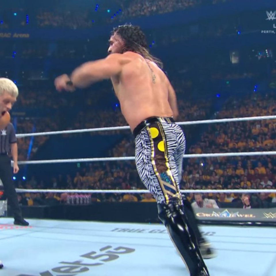 uceyrollinsx's tweet image. he did it again😂

 #WWECrownJewel