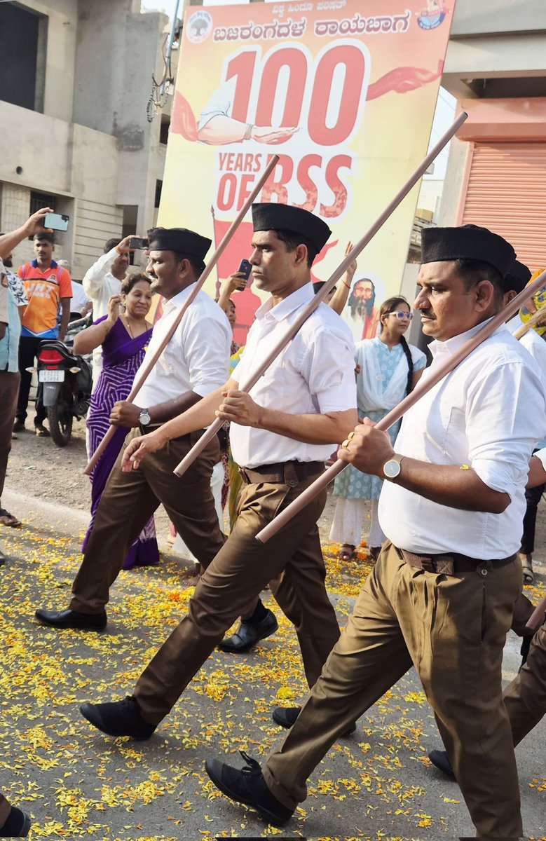 'ರಾಷ್ಟ್ರೀಯ ಸ್ವಯಂ ಸೇವಕ ಸಂಘ'ದ 100 ಶತಮಾನದ ಈ ಸುವರ್ಣ ಕ್ಷಣದಲ್ಲಿ ಇಂದು ರಾಯಬಾಗದಲ್ಲಿ ಸಂಘ 'ಶತಾಬ್ದಿ ವರ್ಷ ಹಾಗೂ ವಿಜಯದಶಮಿ' ನಿಮಿತ್ತ  ಆಯೋಜಿಸಲಾಗಿದ್ದ ಪಥಸಂಚಲನದಲ್ಲಿ ನಾನು ಭಾಗವಹಿಸಿದೆ.
#RSS100Years 
#pathasanchalana
"On this golden occasion of the 100th centenary of the Rashtriya Swayamsevak Sangh, I