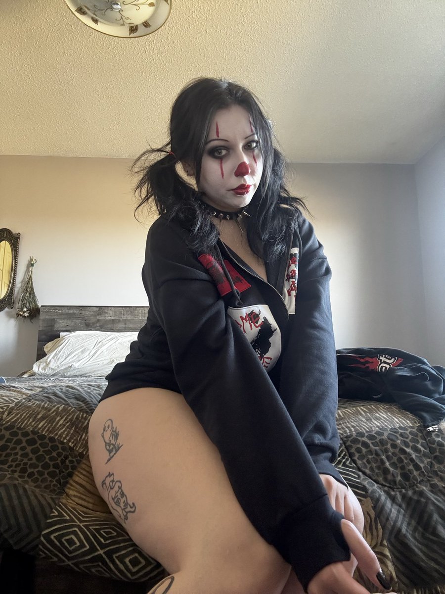 xxfrog_slimexx's tweet photo. I want to go shopping so bad :( I deserve new clothes and new shoes https://t.co/KWPEVtcIev