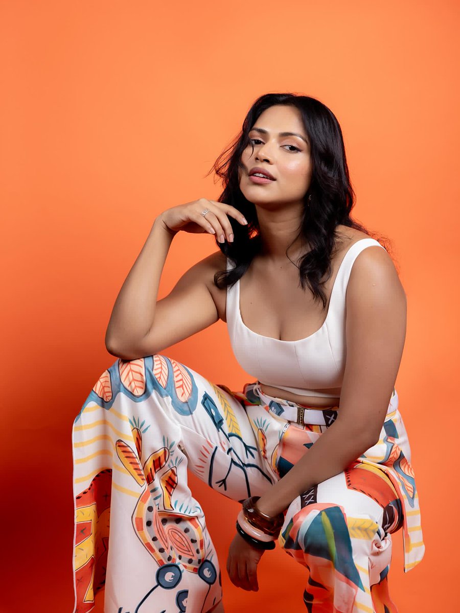 Kollywoodent's tweet image. 🔥 Bold, confident &amp;amp; effortlessly stunning — @Amala_ams never misses a frame! ✨
Elegance meets attitude in every shot 💥

#AmalaPaul #StyleIcon #QueenVibes #Kollywood
