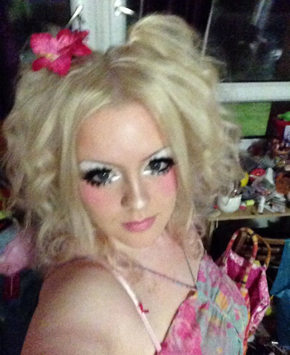 oh_2312's tweet image. Lowkey it’s the same exact makeup #but