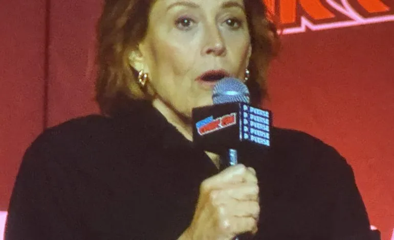 mxdwnmovies's tweet image. NYCC 2025: Sigourney Weaver Talks About ‘Alien’, ‘Ghostbusters’ and ‘Avatar’ (@Ghostbusters) (@officialavatar) #Alien #sigourneyweaver #NewYorkComicCon movies.mxdwn.com/news/nycc-2025…