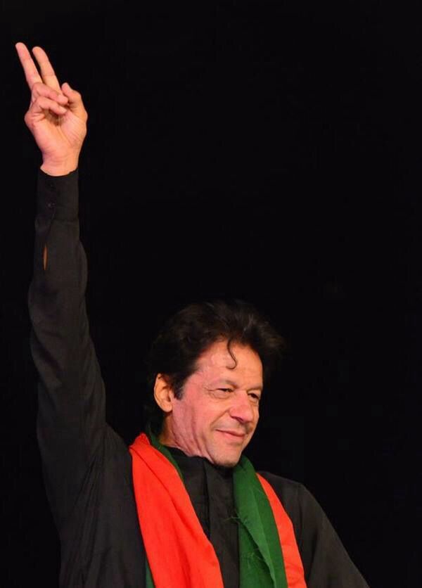 khan_Sania5's tweet photo. "یاد رکھیے، آپ محکمہ ہیں — ملک نہیں۔
عوام کی آواز دبتی نہیں۔
پاکستان سب کا ہے، کسی ایک کا نہیں۔" 👊😒

#AwamStandsWith804 https://t.co/cVnQ1ET2C1