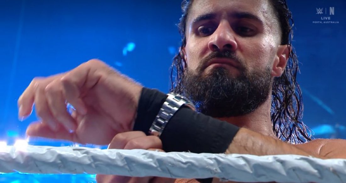 hi5_wrestling's tweet image. Seth Rollins wore the watch that Cody Rhodes gifted him. 

Also Seth&apos;s gear has nods to the gears he wore for the trilogy with Cody Rhodes at #WrestleMania 38, WrestleMania #Backlash and Hell in a Cell.

#WWECrownJewel