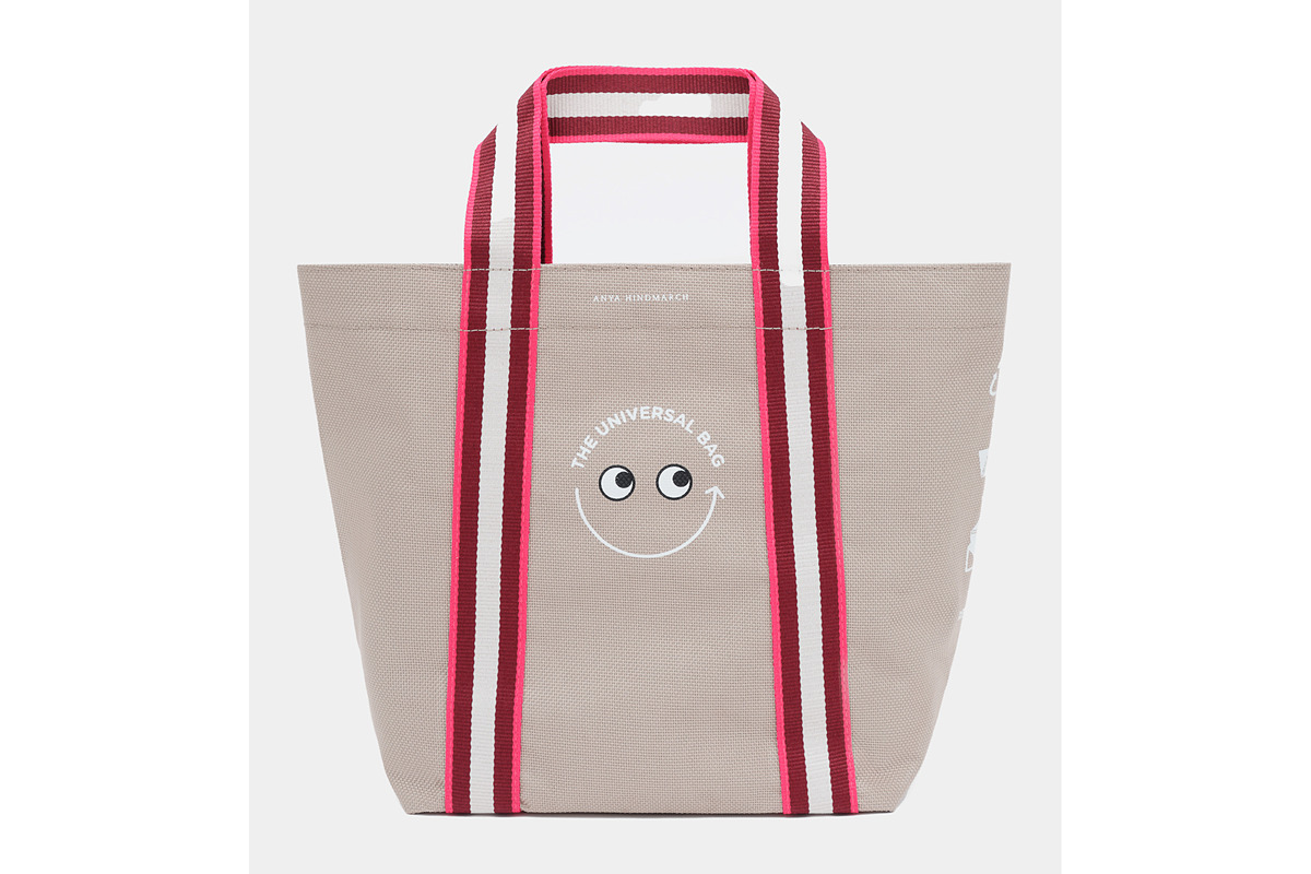 gourmetwatch's tweet image. 成城石井「アニヤ・ハインドマーチ」コラボバッグいよいよ発売! gourmet.watch.impress.co.jp/docs/news/2054… #成城石井 #トートバッグ #エコバッグ #アニヤハインドマーチ