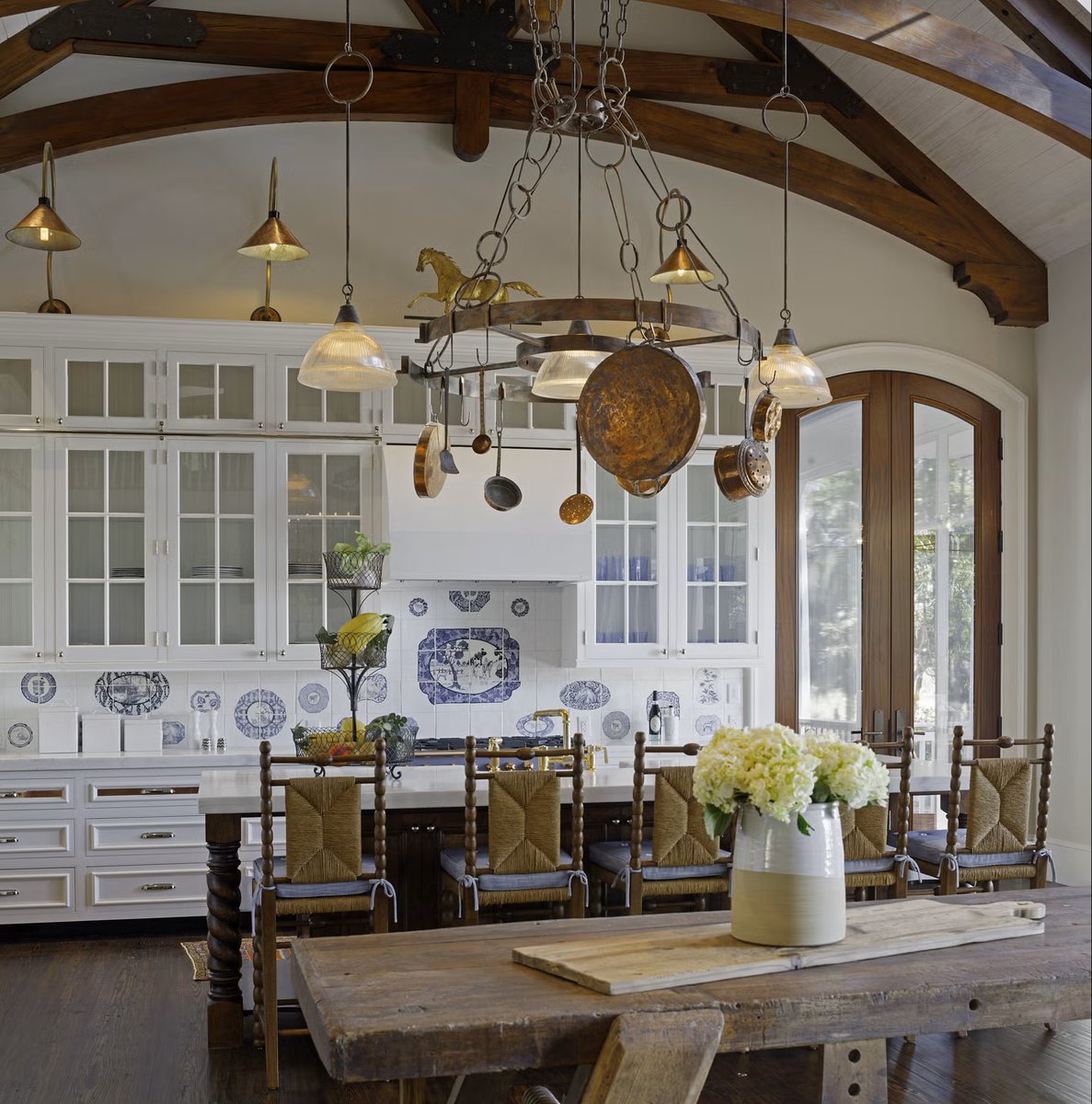 JHicks_HomePro's tweet image. How about this cozy French country kitchen w floor-to-ceiling cabinets, blue &amp;amp; white backsplash &amp;amp; brushed brass light fixtures? Coastal Virginia Magazine&apos;s Best Kitchen &amp;amp; Bath Remodeler#dogoodwork #kitchendesign #hgtv #kitchen #bathroom #homeimprovement #home #remodeling #remodel