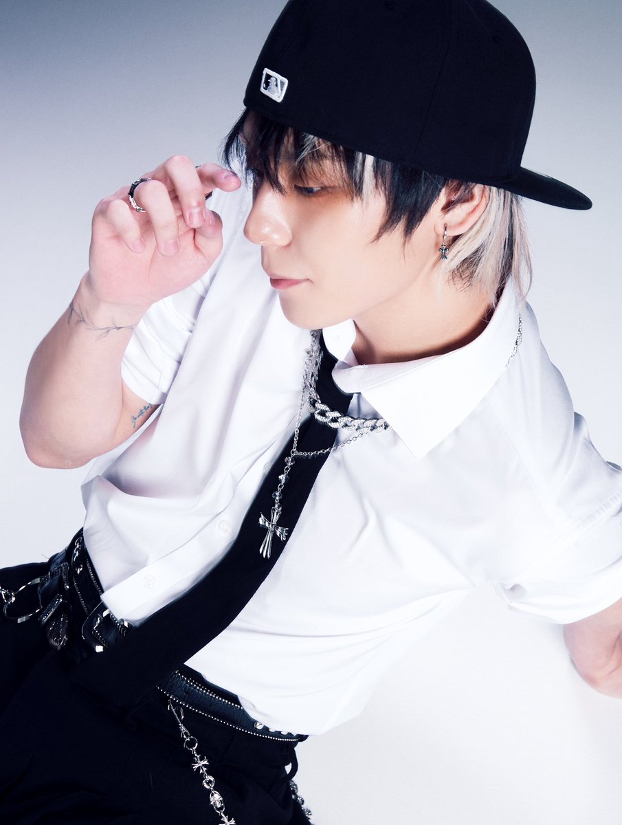 OmegaX_official's tweet image. #SWAY
OX:N (오엑스엔) 
JAPAN 1st SINGLE ALBUM [SWAY]

CONCEPT PHOTO 1 

💨 [SWAY] Release 2025.10.23

#OX_N #오엑스엔 #OMEGA_X #오메가엑스 #SWAY 
#제현 #JEHYUN
@OmegaX_jp