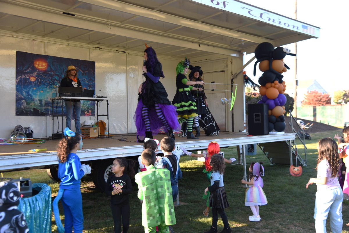 Get ready to groove and spook! 🎃👻 
Join us for the Monster Mash Dance Party at the Annual Haunted Halloween Food Truck Fest on Sat, Oct. 18, from 3-7 PM at Rabkin Park (1 Swanstrom Place East)! Every hour starting at 4 PM. Don't miss out on the ghoulish fun!
