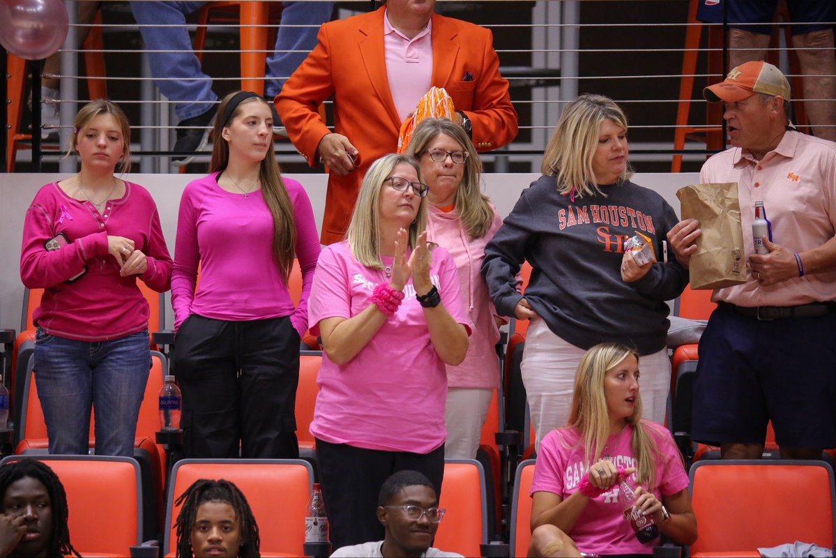 Yesterday’s pink crowd brought the energy—see you soon for day two.

#EatEmUpKats