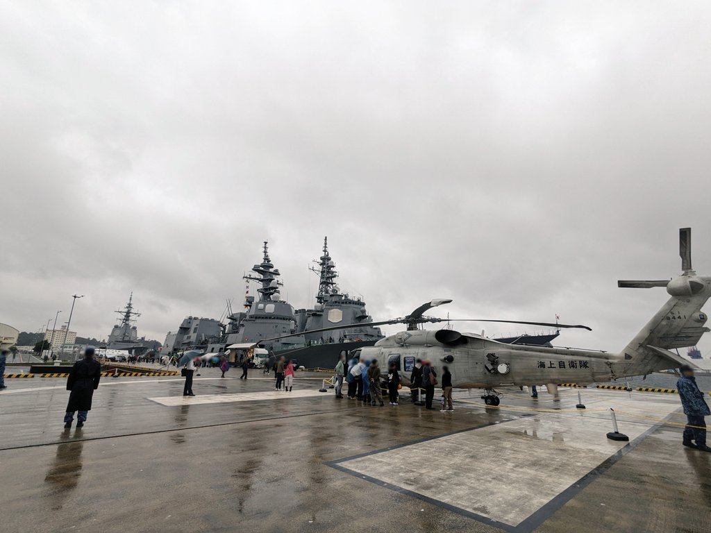 inori20210112's tweet image. 天気は悪かったけど海上自衛隊の艦艇は沢山見学出来たし陸上自衛隊の装備展示で16式機動戦闘車も観れたので大変満足っす(*´∀｀*)

#オータムフェスタ
#オータムフェスタ2025