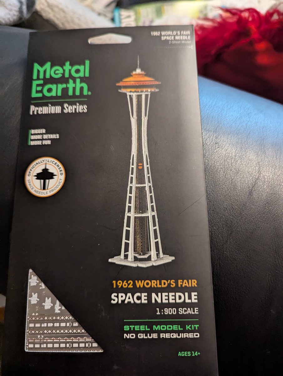 Oops, forgot my model Space Needle (purchased when we knew there was no room left in the bags!) and some Canadian fridge magnets are still with Zoe!