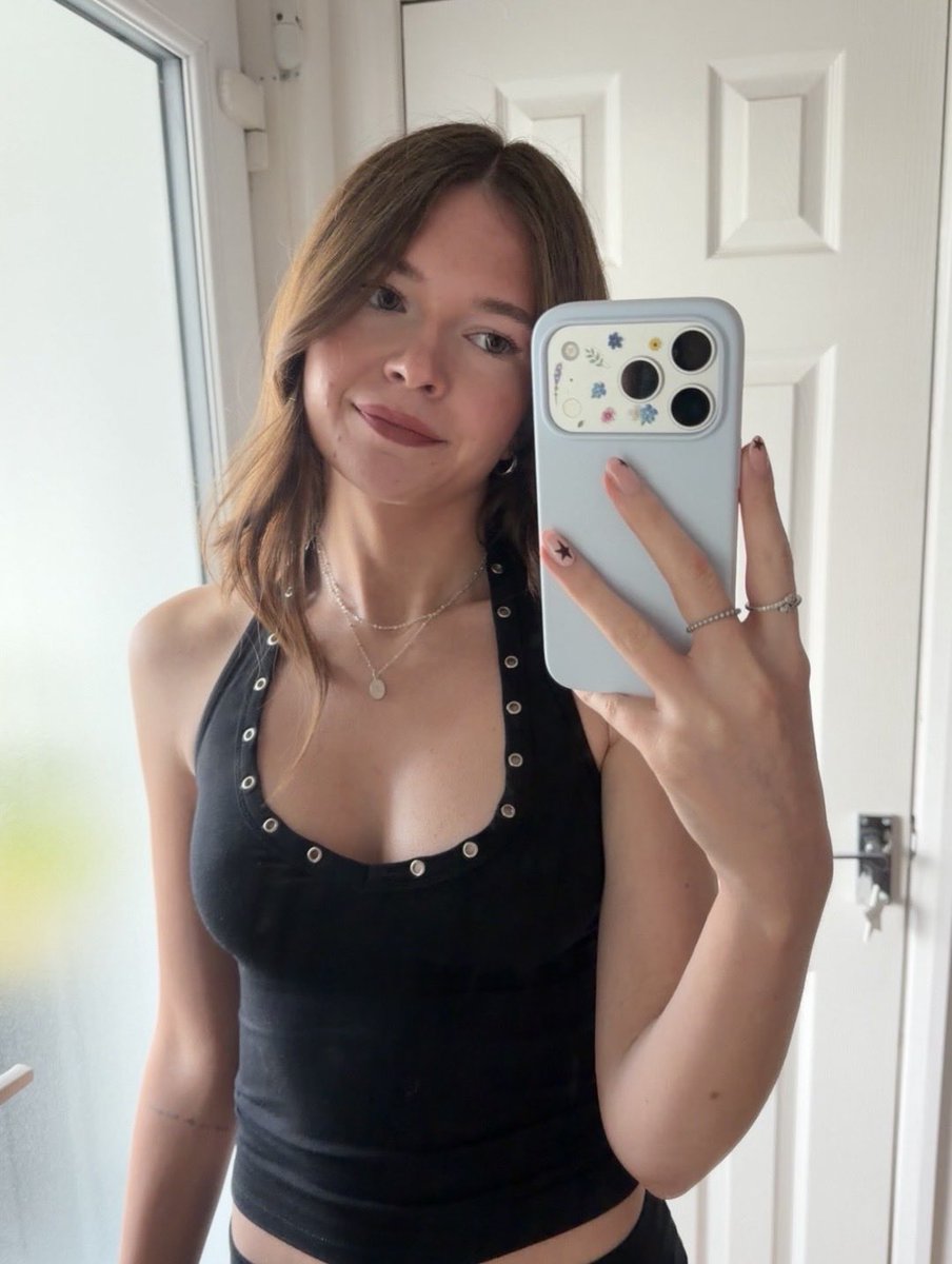 milllieees's tweet image. i love inhaler