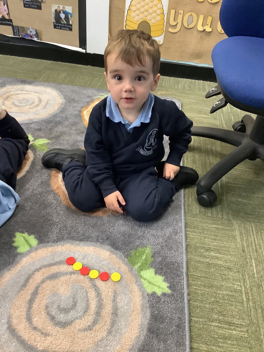 Mrs__Edge's tweet photo. We have enjoyed playing with patterns and making friendship bracelets. #stmarysradcliffeMATHS #stmarysradcliffeEYFS @StMarysRCRad https://t.co/zfwY8iOOx6