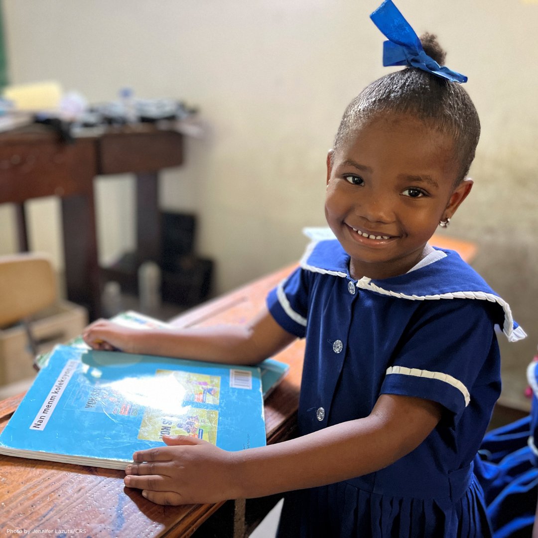 CatholicRelief's tweet image. Meet Blanc, a student in #Haiti learning to read and write at one of 85 schools supported by Catholic Relief Services. A 5-year initiative is helping 8,500 kids thrive through literacy, hygiene, and financial education. Every girl deserves to lead. #DayOfTheGirl