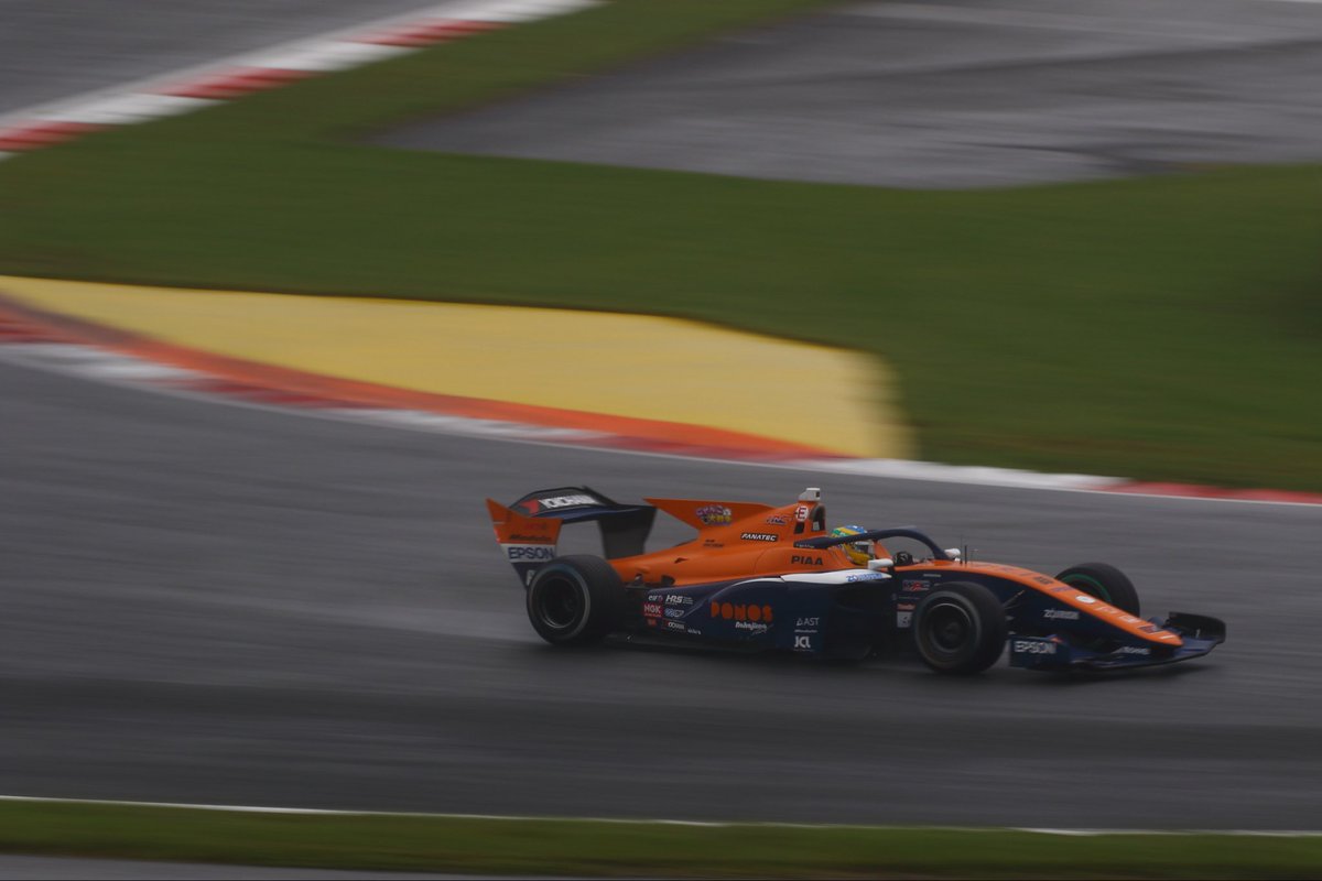 雨の中応援ありがとうございました♬
明日も応援よろしくお願いします🙇‍♀️