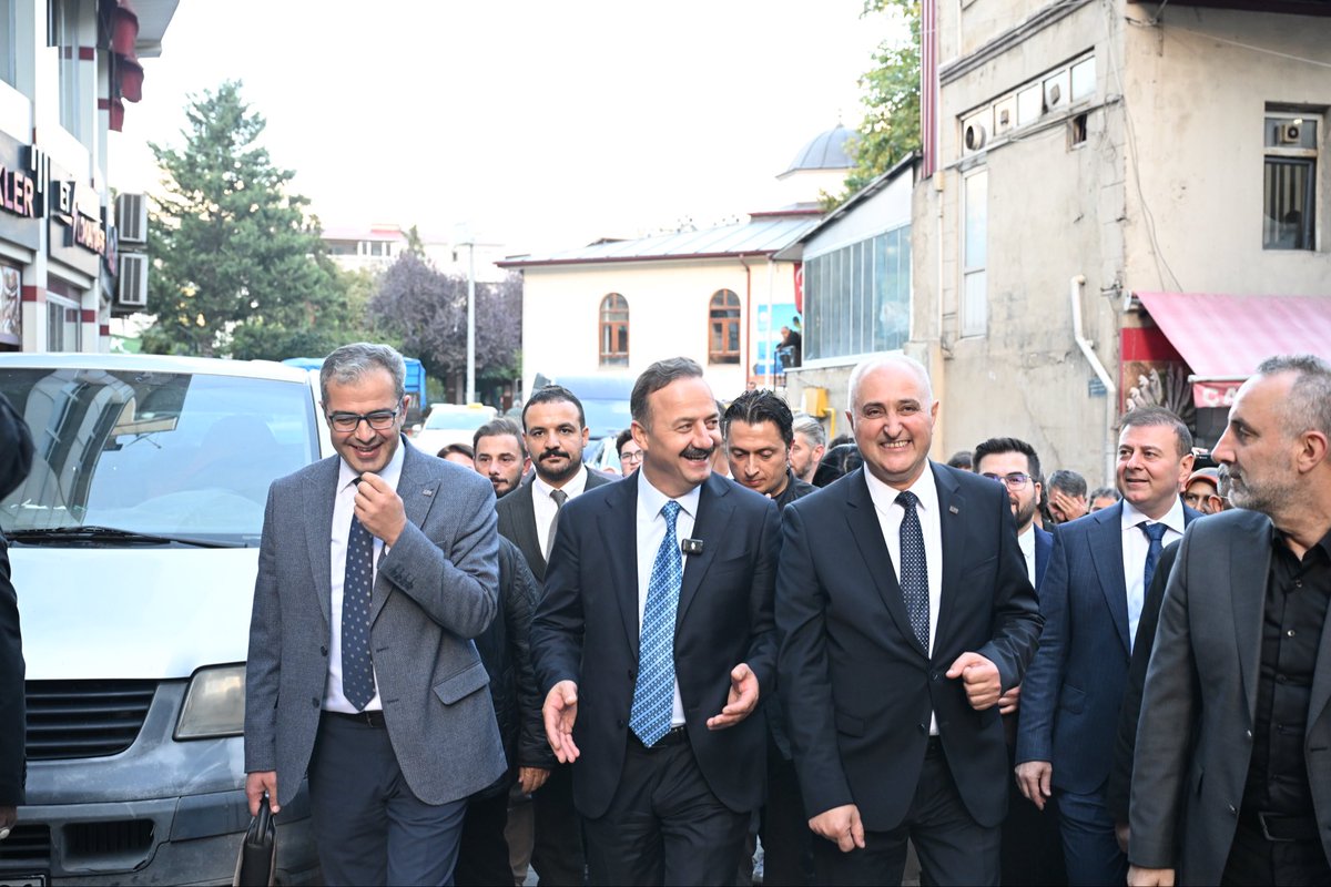anahtarparti's tweet photo. Genel Başkanımız Sayın Yavuz Ağıralioğlu, Artvin’de esnafımızı ziyaret etti. https://t.co/w7VnraEJTG
