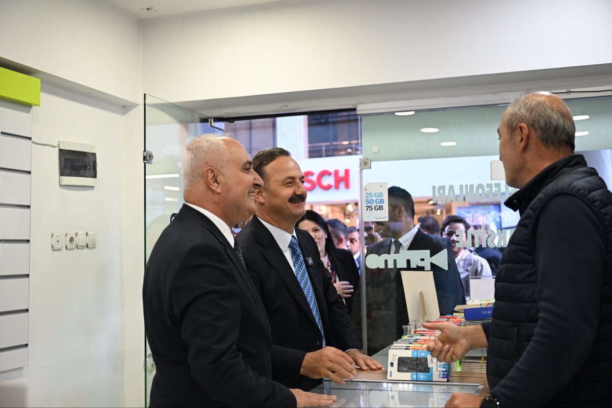 anahtarparti's tweet photo. Genel Başkanımız Sayın Yavuz Ağıralioğlu, Artvin’de esnafımızı ziyaret etti. https://t.co/w7VnraEJTG