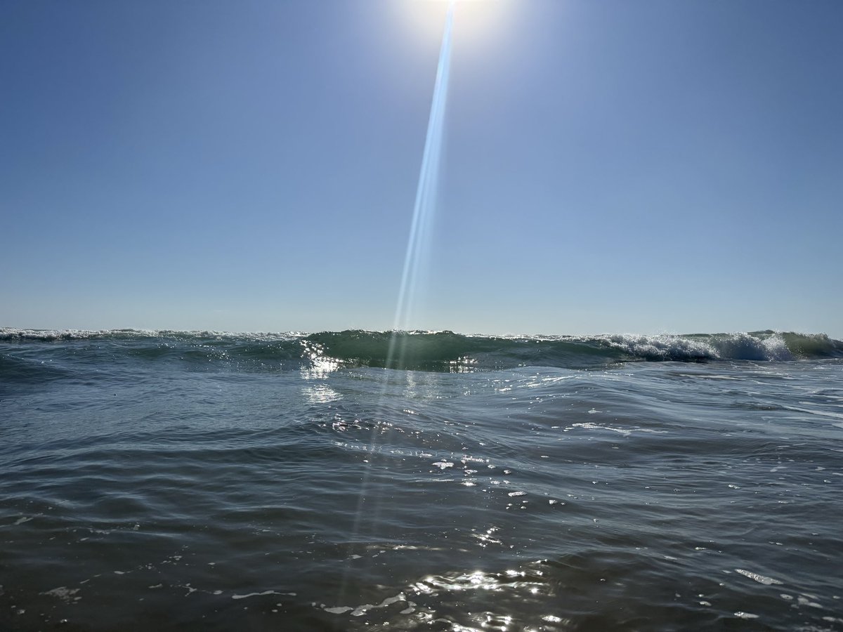 x_esk_x's tweet image. Now on waves recording vibes. Phone had to get a bit moist lol
