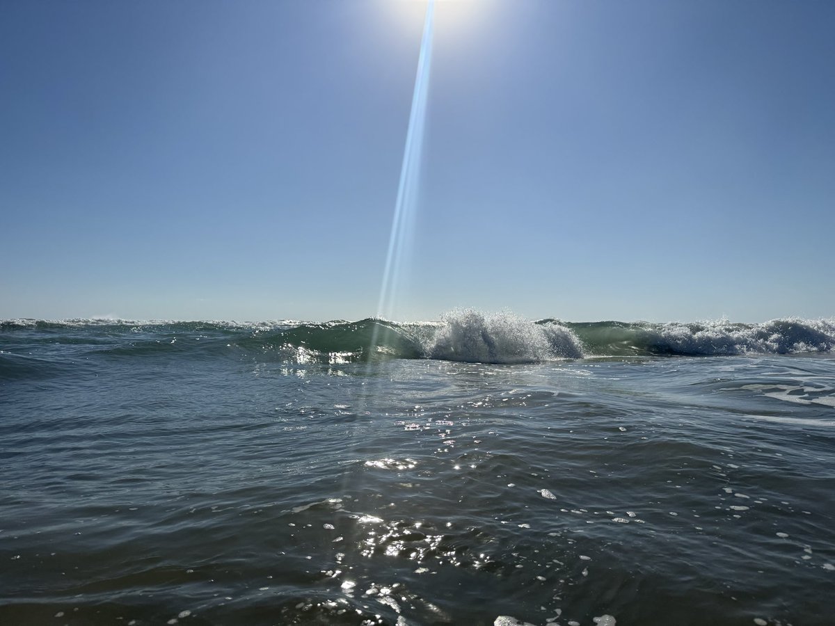 x_esk_x's tweet image. Now on waves recording vibes. Phone had to get a bit moist lol