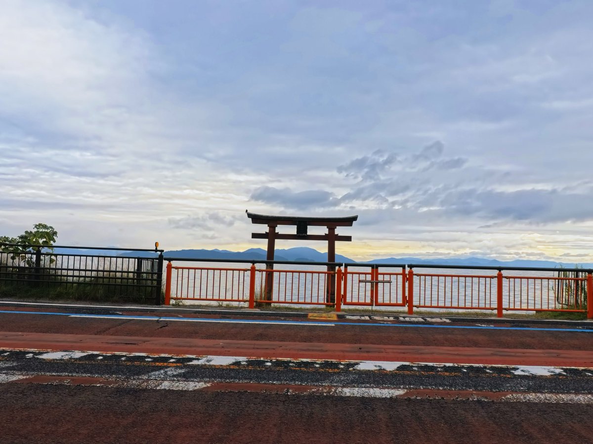 7a2co's tweet image. 無事帰宅してます🐸
本日走行距離390キロ
楽しみで寝れなく2時間睡眠でしたが
久しぶりのおバイク楽しかった
ずぶ濡れになったりお祭りで道混んでいたりハプニングあったけどいい思い出〜😙
スタンプ3個押せた🏍️🏍️🏍️🏍️🏍️🙋‍♀️
#CBTR
#バイク好きと繋がりたい
#女だけツー
#白髭神社