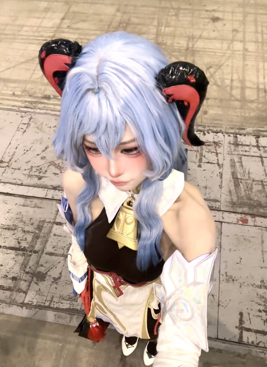 호요후기
장갑때문에 목요일 토요일 둘다 폰을 잘 못해서
못본 분들이 넘 많네요…ㅠ ㅅ ㅠ 줄도 길어서
정신이 없었습니다…장신구도 많아서..구질..

내일은 아마.. 일반인으로 가는데 (저를 알아보실지는…모르겠슨…) 뵐수있으면 꼭….meet…🥹🥹

((수영해서 요즘 어깨가 우뚝우뚝하게 찍힘…