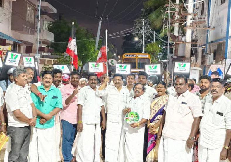 DrPSaravananMD's tweet image. #எங்கள்_கொடி…
#எங்கள்_பெருமை…

புரட்சித்தமிழரின் வழி நடப்போம்.

அனைத்திந்திய அண்ணா திராவிட முன்னேற்றக் கழகம்
