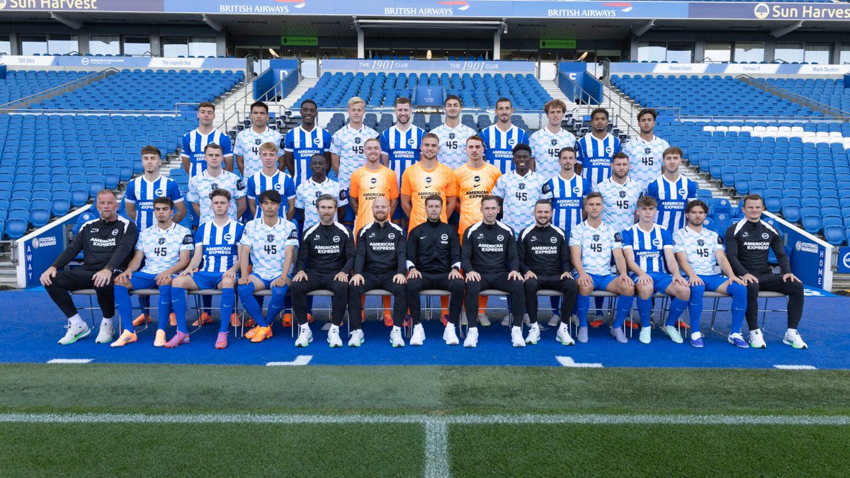 ProstateUK's tweet image. One man dies every 45 minutes from #ProstateCancer - that's half a football match.
👏 That's why @OfficialBHAFC gaffer Fabian Hürzeler and his players are standing with #ProstateUnited.
👊 It’s about time we relegated prostate cancer.
#BHAFC l @ProstateUnited l @LMA_Managers
