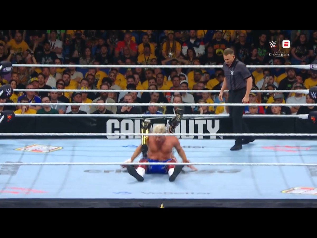 WWENasim's tweet image. WHAT A MOVE BY CODY RHODES AND BOTH MEN ARE DOWN
#CROWNJEWEL