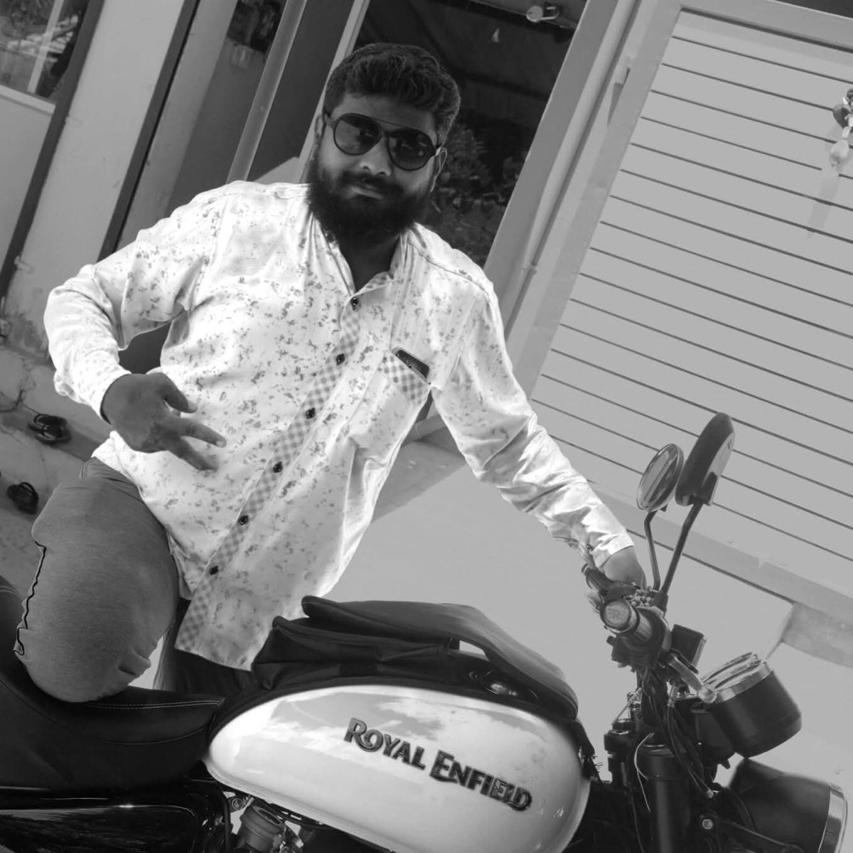PradeepJesusdas's tweet image. மனிதனாக இரு உன்னை இந்த உலகம் தலைவனாக தேர்ந்தெடுக்கும் மிருகமாக இருந்தால் மனிதத்தை கொன்று தின்று விடுவாய் அதுதான் சனாதனம் @_kabilans @beemji @DMKITwing @dmk_youthwing @E_quality_5ter @NeelamSocial @Neelam_Culture