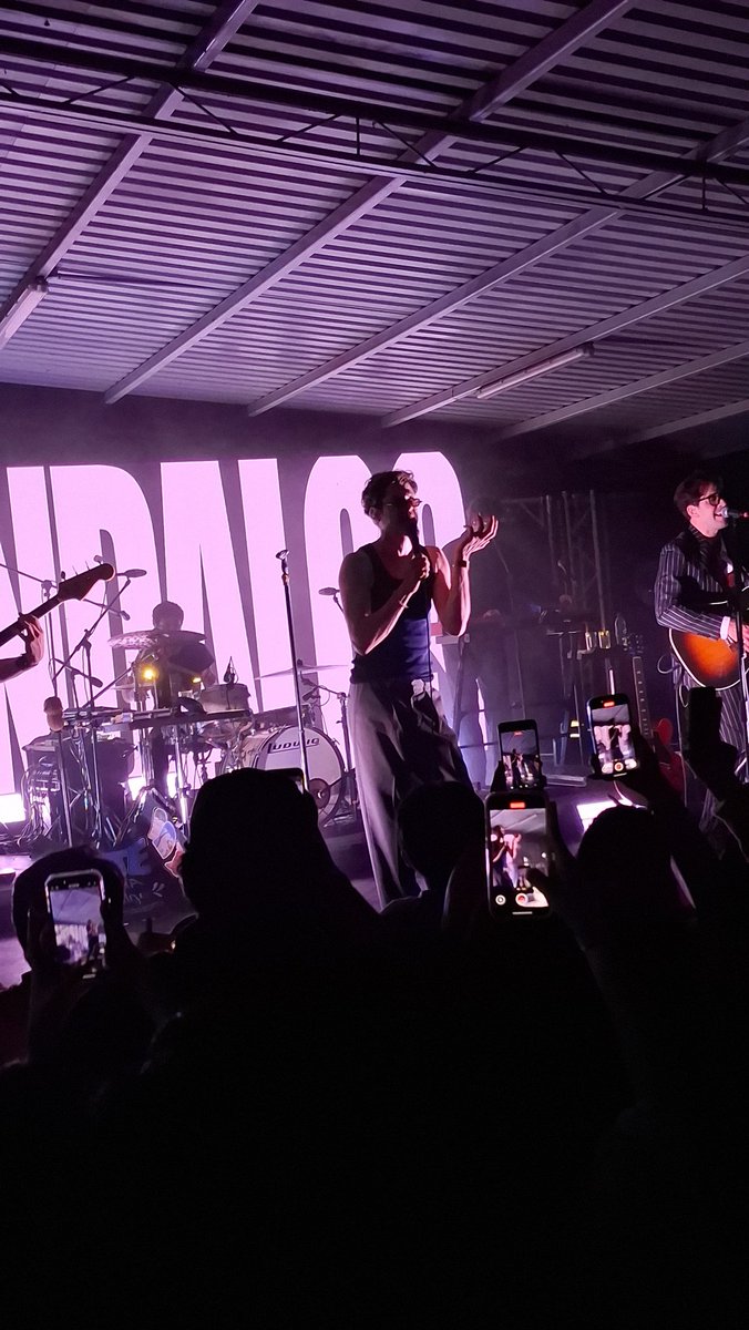 Dejé pulmones y garganta acá 🗣️💕
Benditos sean 🛐