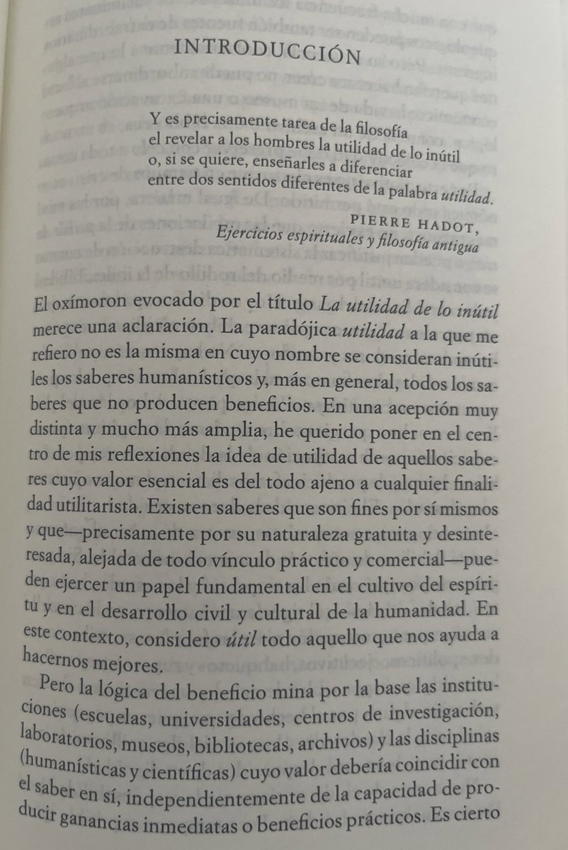 📚 “Es tarea de la filosofía revelar la utilidad de lo inútil.”
Pierre Hadot recordaba que hay saberes cuyo valor no está en producir beneficios, sino en hacernos mejores.
Eso es lo verdaderamente útil.