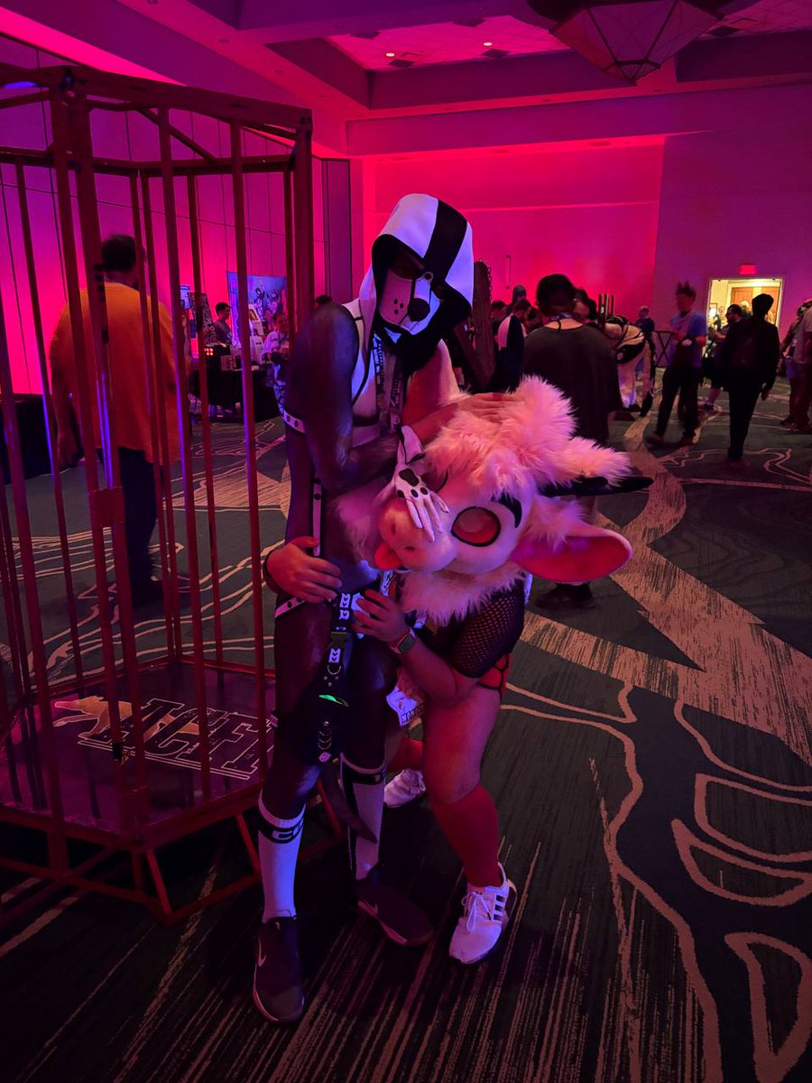 Later on at #ACFI I got to meet the cute <a href="/Freakichi/">Momochi</a> to the AD event in my pup gear this time. Took some pics and he even got a little handsy the cutie.

*Definitely gonna put a load in later*