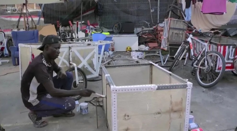 400 persones que malviuen a l'antic institut B9 es veuran obligades a deixar-lo. Sense alternativa de sostre ni cap ajut. Nomes volen treballar i viure amb dignitat

RODA DE PREMSA
🚩Antic institut B9, C/Guifré 775  BDN   
📅 dilluns 13 octubre
⏰ 10:00h

drive.google.com/file/d/1iPjfZV…