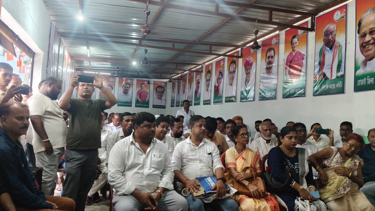 manojchauhanmp's tweet photo. 📍 Hojai, Assam 

Yesterday attended the Review meeting of Booth Committees with the Mandal Congress Presidents &amp; Block Congress Presidents of DCC #Hojai &amp; joined the #Vote_Chor_Gaddi_Chhod Signature Campaign of the district. https://t.co/yU2UvjZDaJ