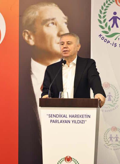 📍İstanbul 2 nolu Şubemizin 2. Olağan Genel Kurulu “daha büyük, daha güçlü, kenetlenmiş bir aile” vurgusuyla gerçekleşti.

➡️Genel Kurulun açılışında gerçekleştirdiğim konuşmada; sosyal sendikacılık anlayışıyla hareket ederek İstanbul’da üyelerimize kazandırdığımız 4 yıldızlı