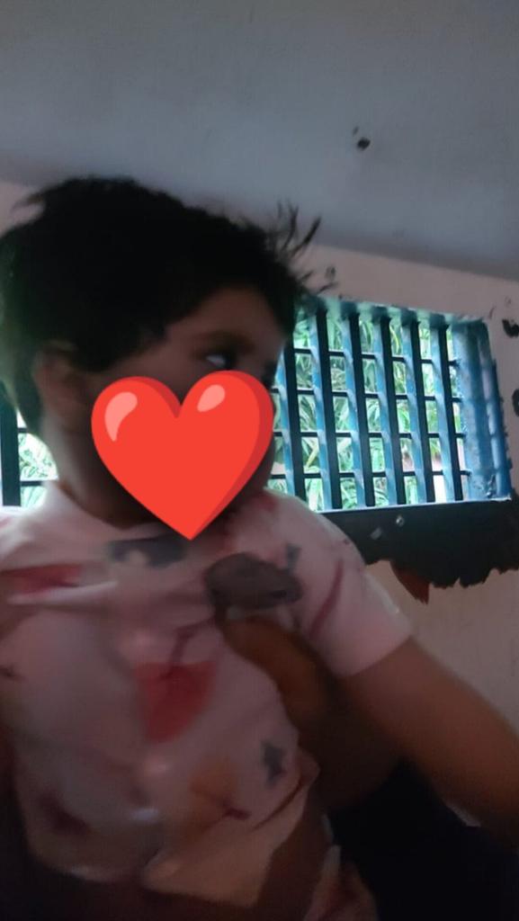 بچی حافظ سعد رضوی کی ہو یا کسی PTI ورکر کی۔ 
بچے بچے ہی ہوتے ہیں ل، چار دیواری کا تقدس سب کا ایک سا ہوتا ہے۔
کل یہ لوگ اگر ہمارے ساتھ کھڑے نہیں ہوئے، تو یہ انکا ظرف۔ لیکن میرا ضمیر گوارہ نہیں کرتا کہ کسی بھی پاکستانی پہ ظلم ہو، اور میں خاموش رہوں، یہی ہماری جدو جہد ہے