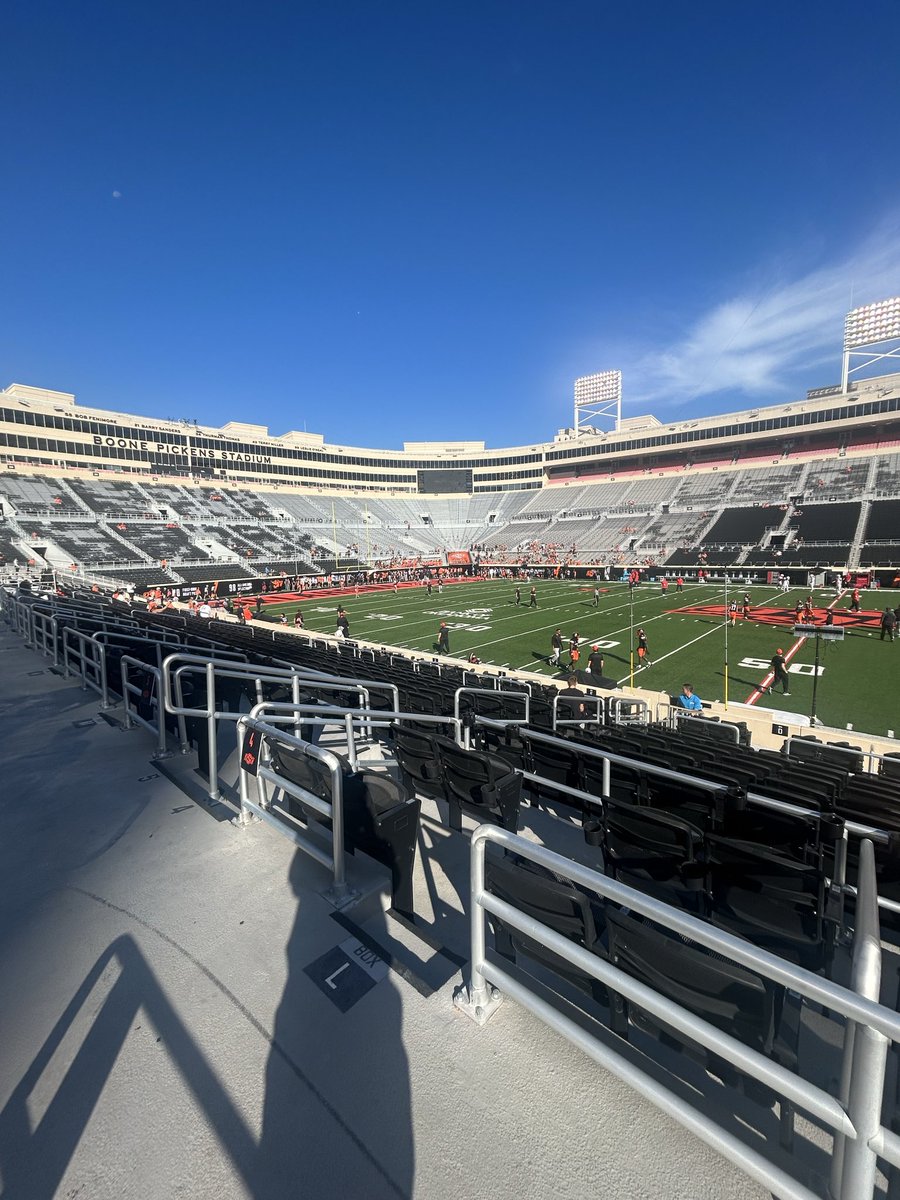 1 hour until kickoff 😭😭😭