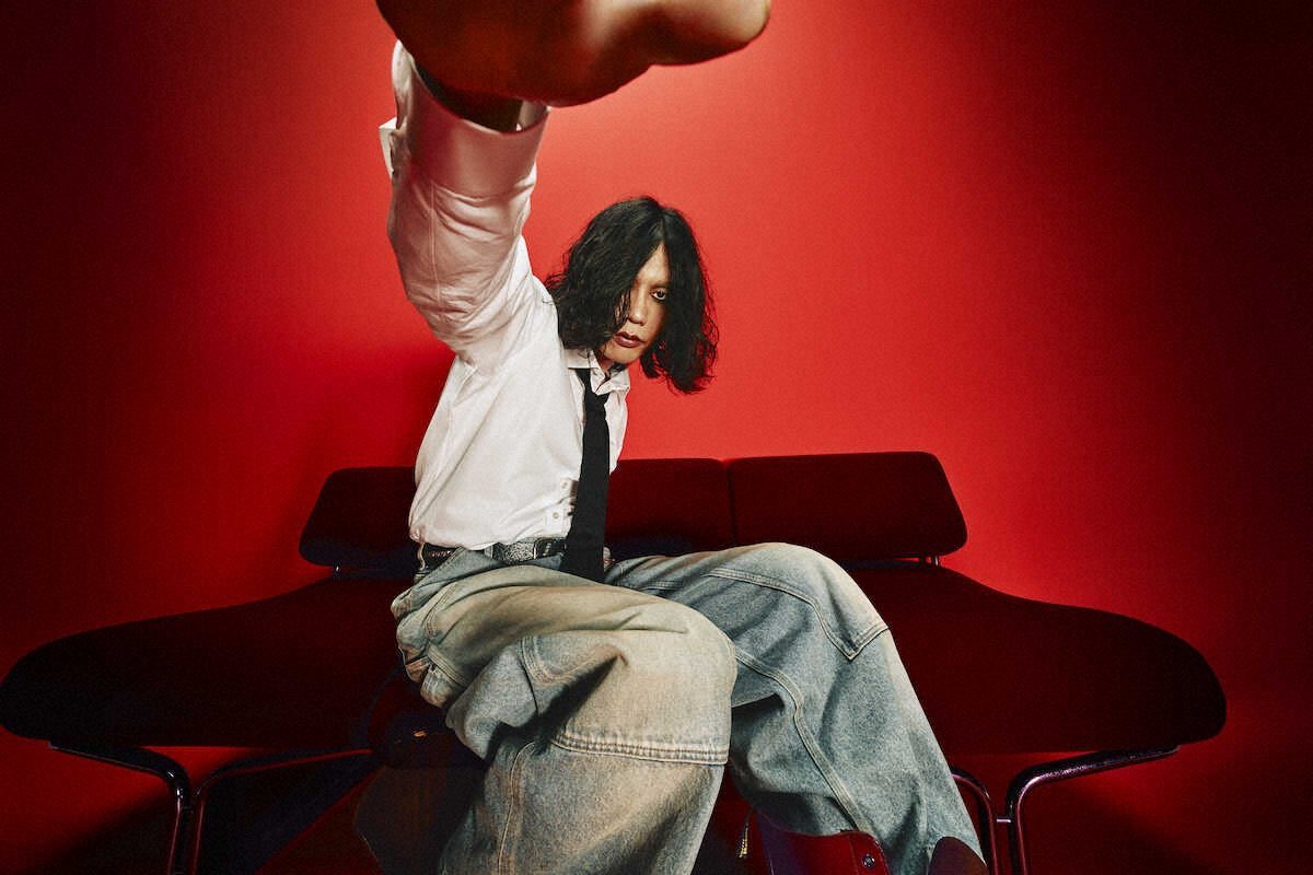 kchartsmaster's tweet image. Kenshi Yonezu becomes the first Japanase solo artist to enter the Top 10 on MelOn TOP100 history.