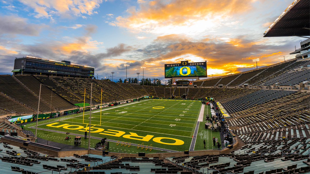GoDucks's tweet image. Good morning, Autzen. #GoDucks