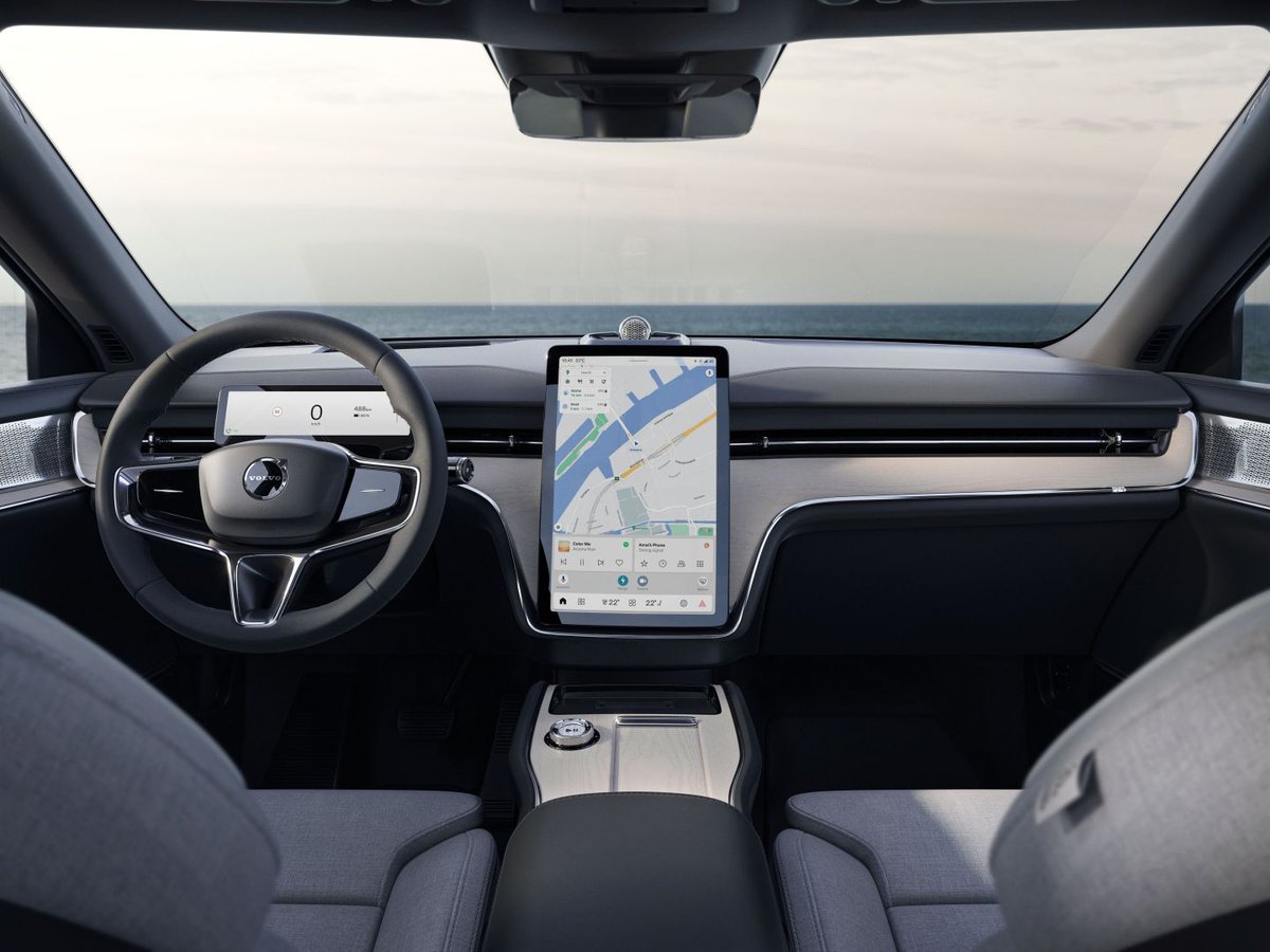 AutoTraderSA's tweet image. We journeyed with the @VolvoCar_SA  #EX90 across the Western Cape. It does 0–100 in 4.9s, uses around 22 kWh/100 km, and about R1.60/km if you charge on public DC infrastructure (±R0.77/km at home). Would you ditch #diesel for this?
bit.ly/VolvoEX90RoadT…