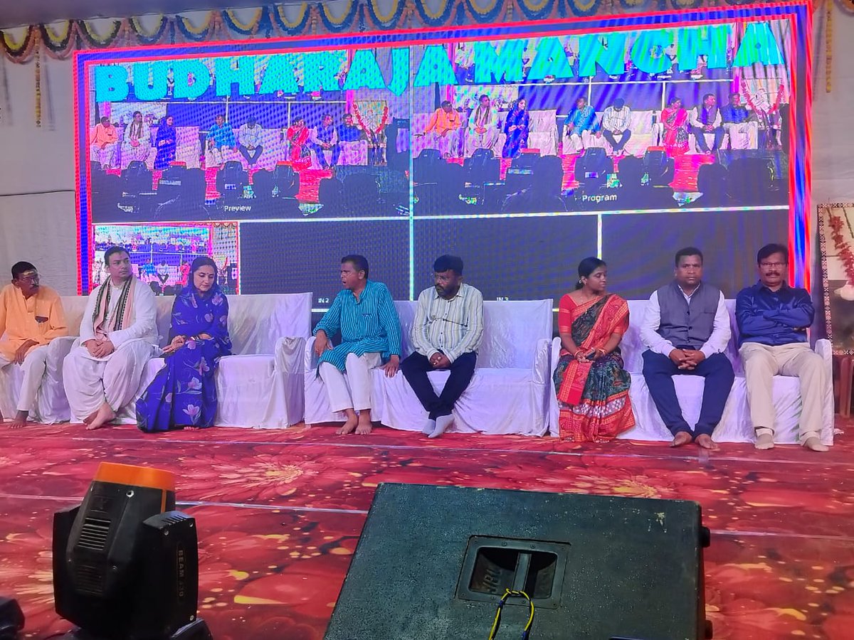 malvikadevibjp's tweet image. ଆଜି ଆମପାଣି ଗାଁ ସ୍ଥିତ ପ୍ରଭୁ ମହାରାଜ ବୁଢ଼ାରଜା ଙ୍କ ପବିତ୍ର ଦଶହରା ଅବସର ରେ ବୁଢ଼ାରଜା ମନ୍ଦିର ଯାଇ ଦର୍ଶନ କରିବାର ସୌଭାଗ୍ୟ ପ୍ରାପ୍ତ କଲି ଏବଂ ପୂର୍ବତନ ସାଂସଦ କୁମାର ସାହେବ ଶ୍ରୀ Arka Keshari Deo ଜୀ ଙ୍କ ସହିତ ସାଂସ୍କୃତିକ କାର୍ଯ୍ୟକ୍ରମ ରେ ଯୋଗଦେଲି।
#budharaja #jatra2025 #AMPANI