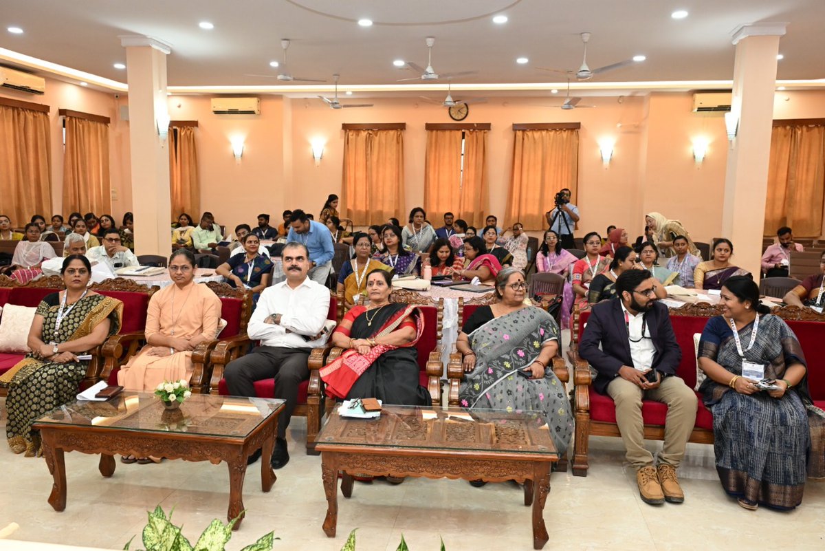 vikasvaibhavips's tweet image. It was my privilege to have been invited by Patna Women&apos;s College for sharing my thoughts as the Chief Guest during the Valedictory Session of the 3 Day National Conference on &quot;AI and Data Science : Catalysts for Viksit Bharat&quot;. Speaking upon the vision for Viksit Bharat, I…
