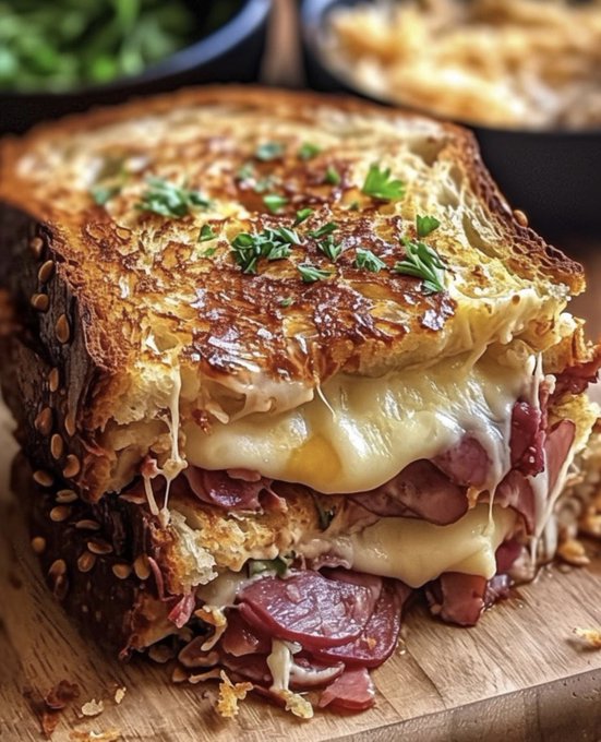 FoodPleaser's tweet photo. Homemade Reuben Bake https://t.co/CHhvuMhiuI