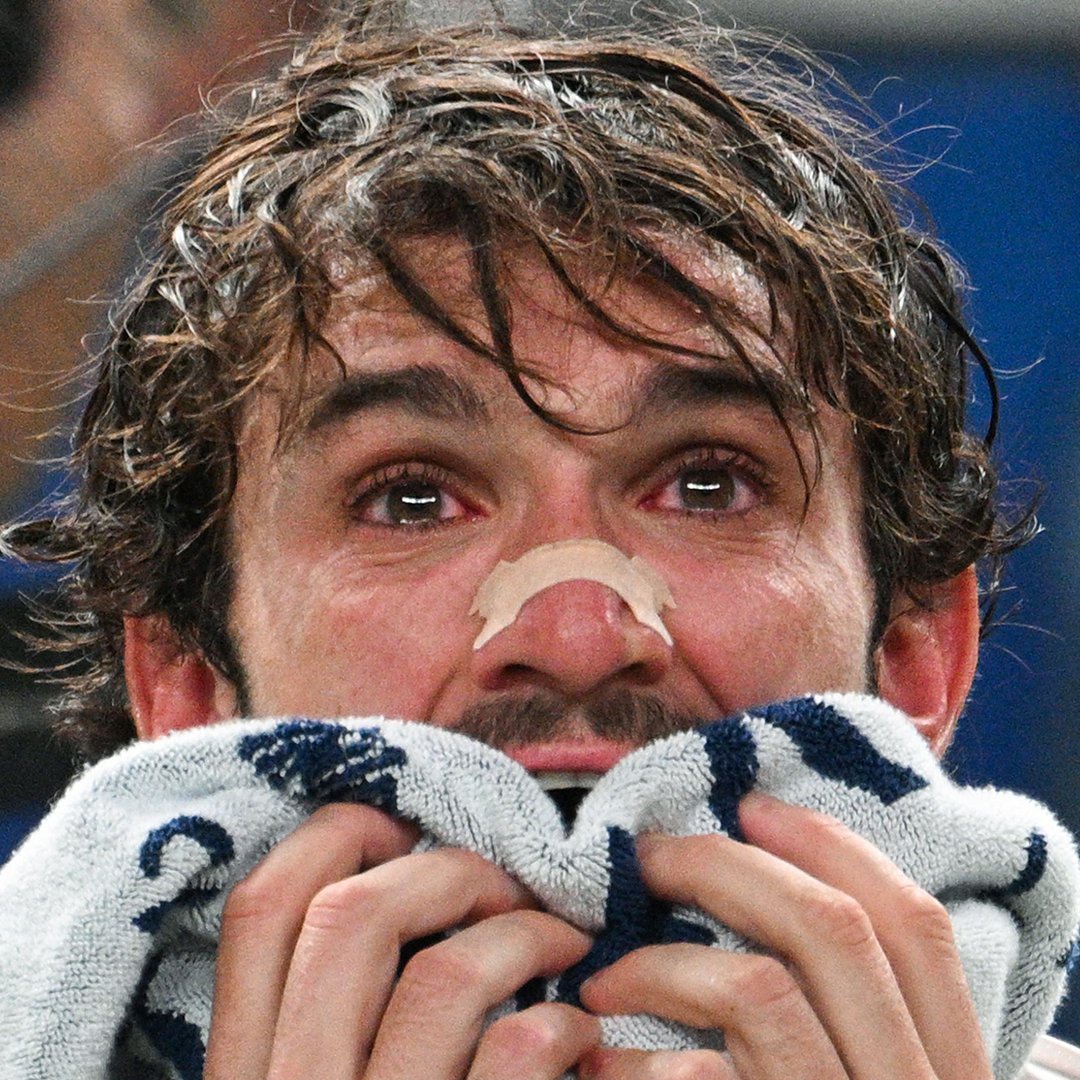 VSportsTM's tweet photo. 🎾Usted está a punto de leer una de las historias más increíbles, fascinantes y espectaculares de los últimos tiempos en el deporte
🎾Uno de sus protagonistas es Valentin Vacherot
🎾Es N°204 del mundo
🎾¿Qué logró? Se convirtió en el jugador de ranking más bajo en la HISTORIA en clasificarse a una final de Masters 1000
🎾¿Cómo lo consiguió? Venció a NOVAK DJOKOVIC en la semi de Shanghái
🎾¿A quién se enfrentará? A Arthur Rinderknech, N°54 del mundo, quien venció a MEDVEDEV, hoy 18 en el ranking
🎾Vacherot y Rinderknech, que buscarán el primer título ATP de sus carreras, son PRIMOS
🎾De esas locuras que solamente el deporte puede guionar

❤️