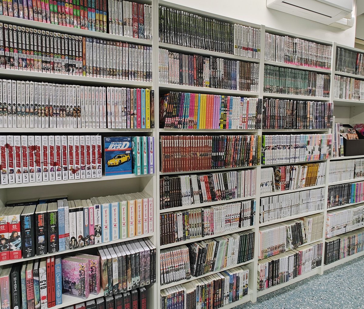 Muuttomme uuteen myymälätilaan etenee mukavasti mutta vielä on jonkin verran tekemistä ennen kun on valmista... 🙂

#finanimesekai