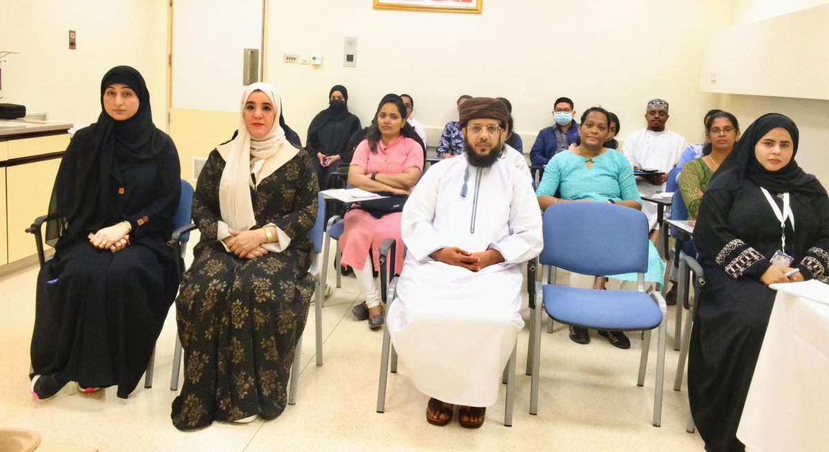 dghs_dhofar's tweet photo. يقدم مستشفى السلطان قابوس على مدى الثلاثة اشهر القادمة  وبالتعاون مع المدينة الطبية الجامعية عده برامج تدريبية للفئات الطبية والإدارية من خلال منهجية التعلم المدمج  والتطبيق العملي وكذلك ورش حضوريه في عدة مجالات إدارية وفنية.  
يهدف هذا التعاون إلى تدريب ما يقارب ٤٠٠ موظف من الكوادر الطبية والإدارية في مستشفى السلطان قابوس بصلالة.  
وقد توجه فريق من المدربين الخبراء من المدينة الطبية الجامعية إلى مستشفى السلطان قابوس بصلالة لتنفيذ هذه البرامج التدريبية، تأكيدًا لالتزام الطرفين بتعزيز الكفاءات وتبادل الخبرات. وبدات خلال اليومين الماضيين أولى هذه البرامج وهو برنامج العناية بالوصلات الوريدية المركزية (CVAD)وتم تدريب ما يقارب من ٦٠ ممرض وممرضة من وحدات العنايات الحرجة. ويهدف البرنامج إلى توحيد بروتوكولات رعاية ال CVAD في جميع أقسام الرعاية الحرجة بالمستشفى وذلك لتقليل التباين والمخاطر وخفض فرص انتقال العدوى المكتسبة وبالتالي تقليل تكاليف العلاج المرتبطة بها، كما يهدف البرنامج، والذي سيتم تكراره لمجموعات أخرى من العامليين الصحيين خلال الفترة القادمة، إلى تحسين الالتزام بالمعايير الوطنية والدولية لسلامة المرضى وتعزيز مسؤولية التمريض وتوثيق الجودة في الإجراءات التداخلية.  ونفذ بالتعاون مع قسم التطوير والتوجيه المهني. 

نفخر بهذا التعاون البنّاء الذي يعكس روح الشراكة في تطوير القطاع الصحي الوطني. ولا يسعنا إلا أن نتقدم بوافر الشكر الجزيل إلى الزملاء في دائرة التدريب و التطوير المهني المستمر بمستشفى جامعة السلطان قابوس.
#وزارة_الصحة #صحة_رائدة_مستدامة_للجميع #محافظة_ظفار #سلطنة_عمان #مستشفى_السلطان_قابوس_بصلاله