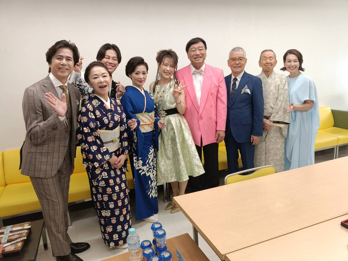そうです。
BS朝日「人生歌がある」
10月18日（土）１９時〜20時54分
社長と私が出演します。
デュエット「夢と未来へ」も歌いますが、社長初のソロ歌います😅