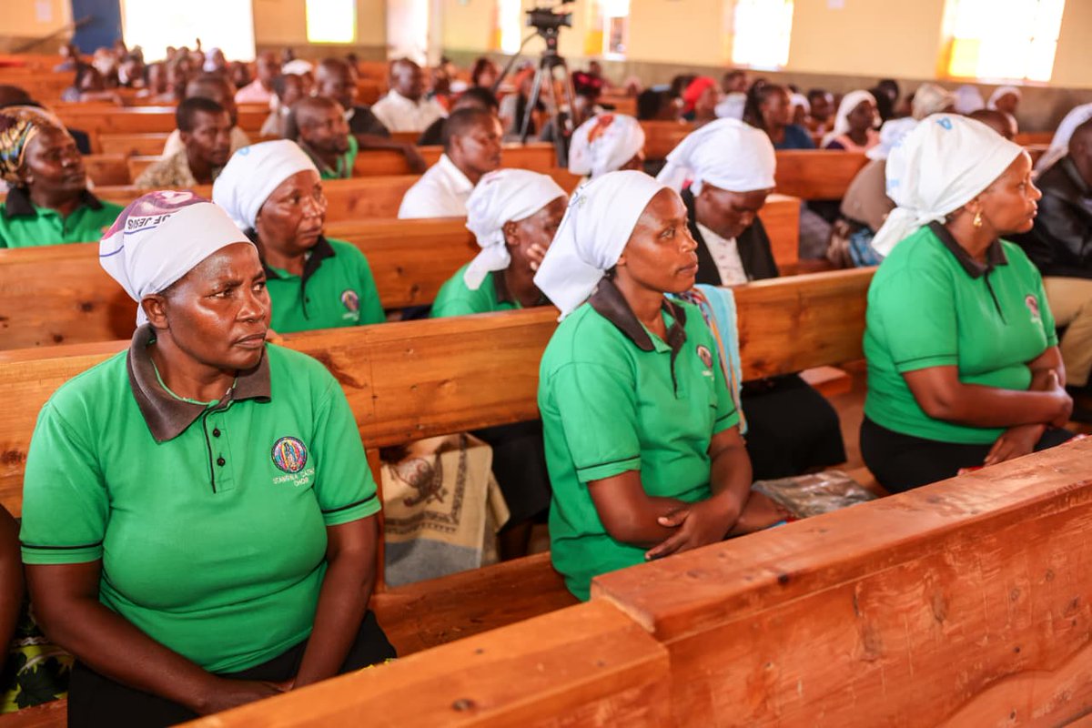 KisiaNzuki's tweet photo. Governor Mutula Donates Land for Construction of Modern Hospital in Utangwa

📍 Utangwa, Mbooni  - 11th October 2025

Makueni Governor Mutula Kilonzo Jr. has donated land for the construction of a modern maternity hospital in Utangwa, reaffirming his administration’s commitment to strengthening healthcare infrastructure across the county.

During the same visit, Governor Mutula formally handed over a title deed for the Utangwa Police Station and announced plans to install high-mast floodlights in the area to enhance community safety and security.

The Governor made the announcements while addressing residents at Utangwa Catholic Parish during a fundraising event, accompanied by Mbooni Member of Parliament Nzioka Kivasu.

Governor Mutula also urged residents to register as voters, expressing concern over the low voter registration turnout.
As Vice Chairperson of the Wiper Patriotic Front, he assured all prospective aspirants of a free, fair, and transparent nomination process ahead of the 2027 elections.